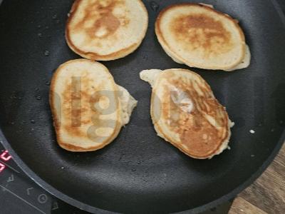 Blynai ant avižų pieno su kokosų drožlėmis Žingsnis 5