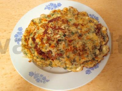 Sūrio-varškės blynai su žolelėmis pagrindine nuotrauka