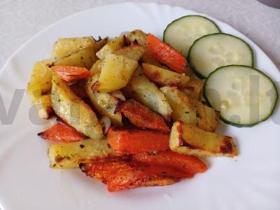 Daržovės kaimiškai su česnaku pagrindine nuotrauka