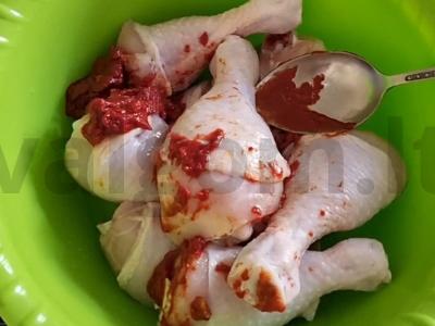 Aromatingi vištienos blauzdelių su vynuogėmis receptas Žingsnis 1