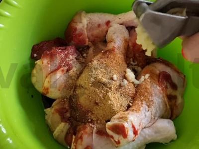 Aromatingi vištienos blauzdelių su vynuogėmis receptas Žingsnis 4