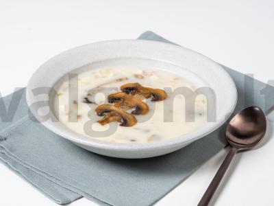 Grietinėlės sriuba su vištiena ir grybais pagrindine nuotrauka