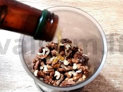 Salotos su raudonaisiais pupelėmis, vištiena ir graikiniais riešutais Žingsnis 2