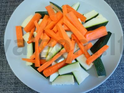 Upėtakis su brokoliais, cukinijomis ir morkomis garuose Žingsnis 2