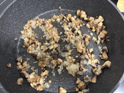 Mėsos lizdai iš jautienos faršo Žingsnis 1