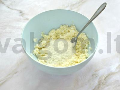 Sūrio blynai su kokosų drožlėmis Žingsnis 2