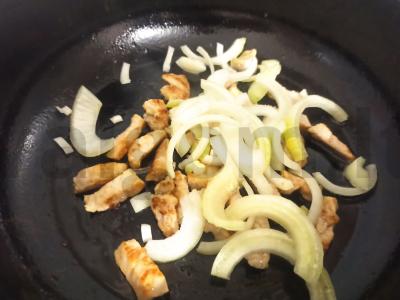 Švelnus šnicelis pomidorų padaže Žingsnis 2