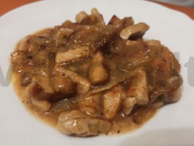 Švelnus šnicelis pomidorų padaže pagrindine nuotrauka