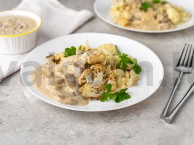 Žiedinė kopūstai su pievagrybiais pagrindine nuotrauka