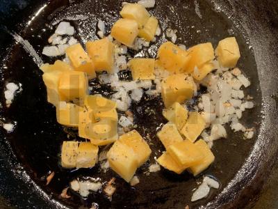 Bulguras su moliūgu keptuvėje Žingsnis 2