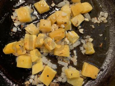 Bulguras su moliūgu keptuvėje Žingsnis 4