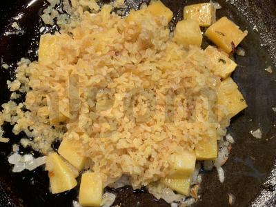 Bulguras su moliūgu keptuvėje Žingsnis 5