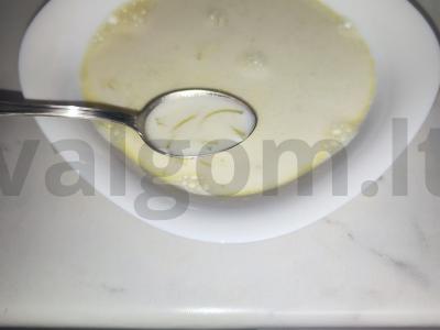 Pieninė makaronai pusryčiams pagrindine nuotrauka