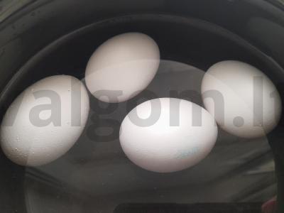 Krabų lazdelės salotos su Pekino kopūstu ir cukraus kukurūzais Žingsnis 1