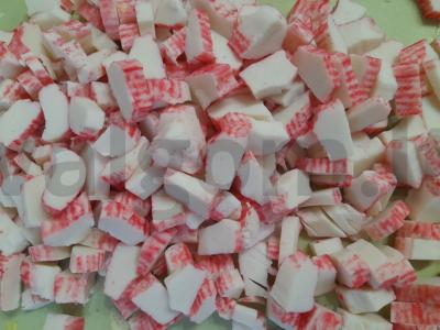 Krabų lazdelės salotos su Pekino kopūstu ir cukraus kukurūzais Žingsnis 4