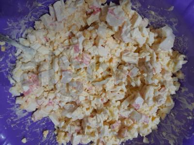 Krabų lazdelės salotos su Pekino kopūstu ir cukraus kukurūzais Žingsnis 8