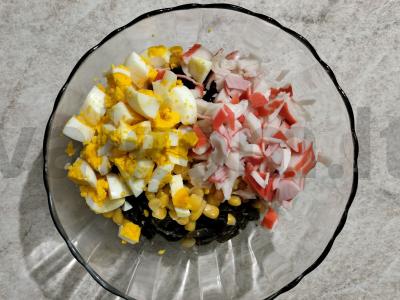 Jūros salotos su kukurūzais ir kiaušiniu Žingsnis 4