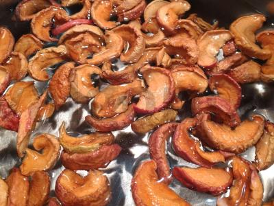 Kvapnus spanguolių ir džiovintų obuolių kompotas Žingsnis 1