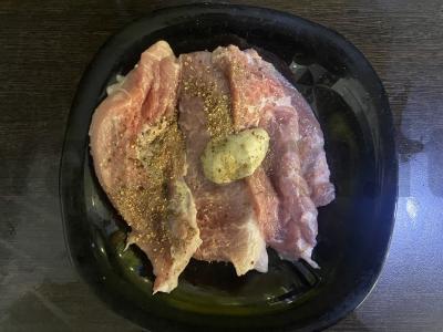 Kepinta kiaulienos kaklasvorytė, marinuota stalo krienuose Žingsnis 3