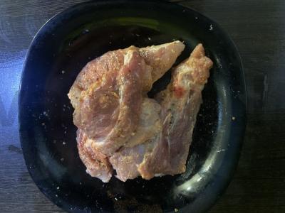 Kepinta kiaulienos kaklasvorytė, marinuota stalo krienuose Žingsnis 4