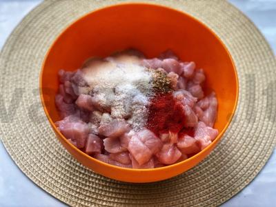 Vištienos filė „Marmurinė“ ritinėlis Žingsnis 2