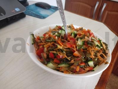 Jūros kopūstų ir morkų salotas Žingsnis 4