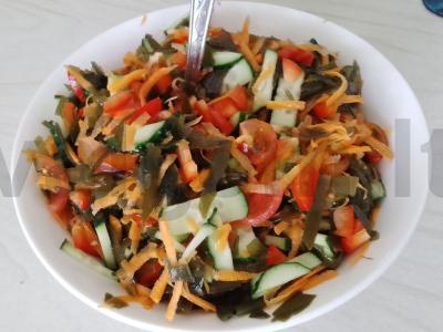 Jūros kopūstų ir morkų salotas pagrindine nuotrauka