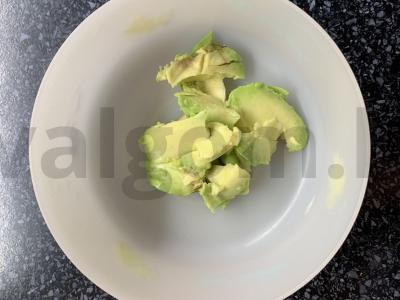 Sumuštiniai su avokadu ir varškės sūriu Žingsnis 1