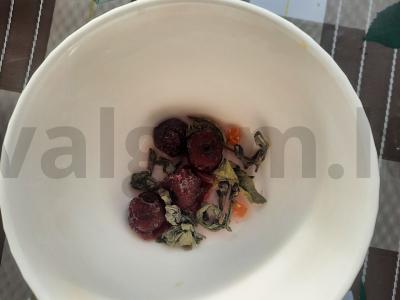 Arbata su rūgštelėmis, pridedant vyšnių ir persikų Žingsnis 2