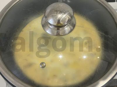 Sotūs kiaušinių ritinys pusryčiams Žingsnis 6