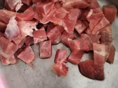 Troškinta bulvė su mėsa Žingsnis 1