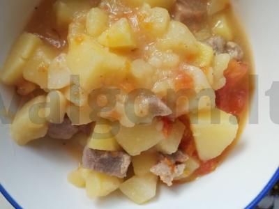 Troškinta bulvė su mėsa pagrindine nuotrauka