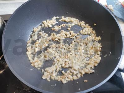 Šampinjonai, įdaryti suluguni sūriu Žingsnis 3