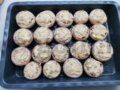 Šampinjonai, įdaryti suluguni sūriu Žingsnis 7