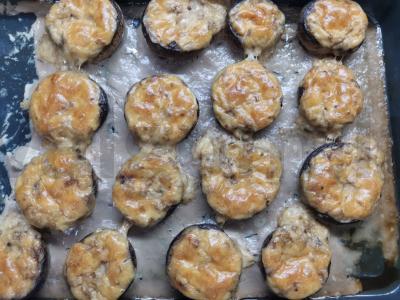 Šampinjonai, įdaryti suluguni sūriu Žingsnis 8