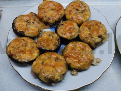 Šampinjonai, įdaryti suluguni sūriu pagrindine nuotrauka