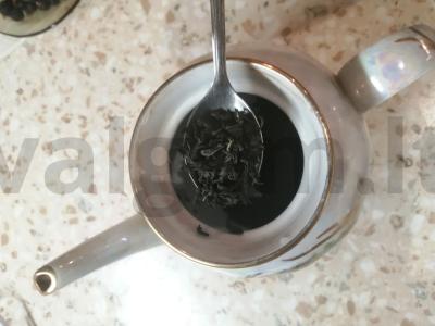 Arbata su aviečių lapais ir šaldytomis uogomis Žingsnis 1