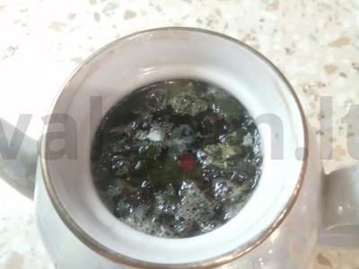 Arbata su aviečių lapais ir šaldytomis uogomis Žingsnis 4