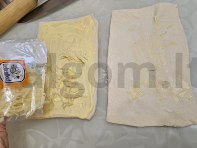 Kvapnūs sūrio blyneliai Žingsnis 1