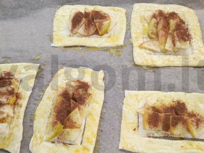 Keptas sluoksniuotas pyragas su obuoliu ir cinamonu Žingsnis 5