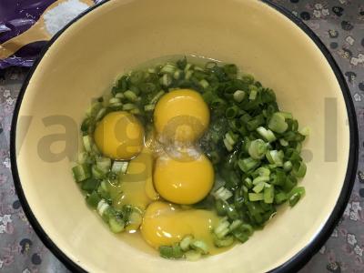 Pyragėliai su kiaušiniu ir svogūnais Žingsnis 2