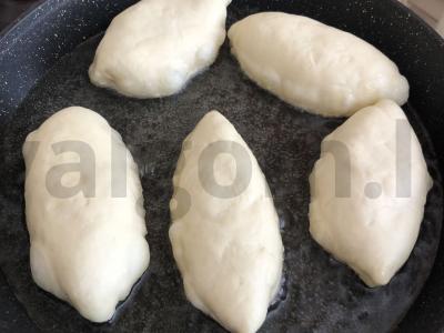 Pyragėliai su kiaušiniu ir svogūnais Žingsnis 11