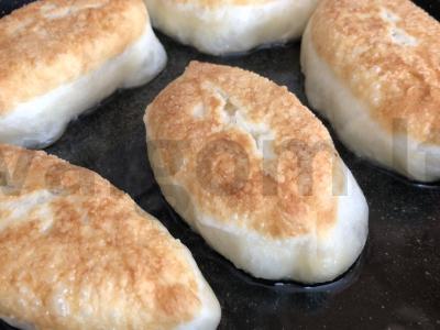 Pyragėliai su kiaušiniu ir svogūnais Žingsnis 12