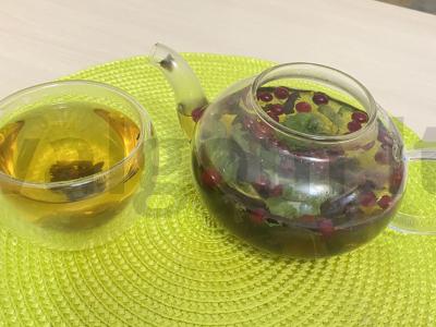 Žalioji arbata su spanguolėmis, mėtomis ir medumi pagrindine nuotrauka