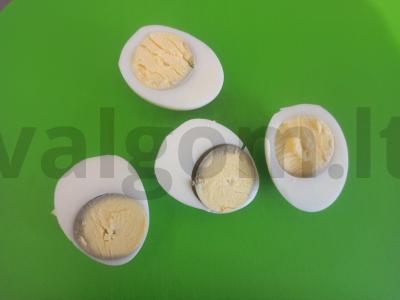 Kiaušinių užkandis su menkių ikrais ir dižono garstyčiomis Žingsnis 2