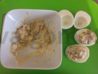 Kiaušinių užkandis su menkių ikrais ir dižono garstyčiomis Žingsnis 4