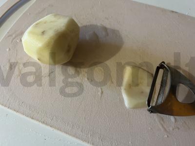 Namų bulvių traškučiai su sūrio padažu Žingsnis 2