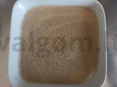 Kvietiniai blyneliai su varške ir česnaku Žingsnis 1