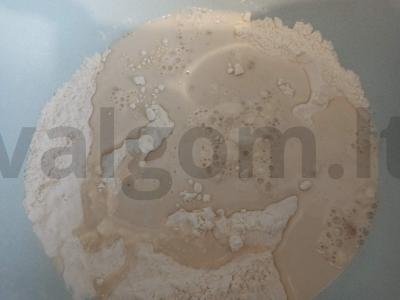 Kvietiniai blyneliai su varške ir česnaku Žingsnis 3