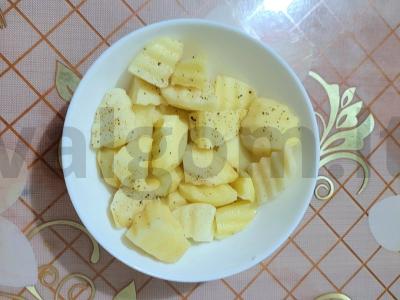 Rudai vištienos blauzdos su bulvėmis po sūrio plutele Žingsnis 3